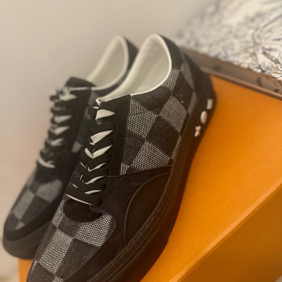 Louis Vuitton Damier Distorted Ollie Sneaker - Picture 5 of 7